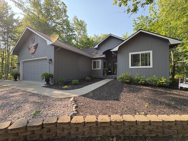 108 Bourbon St, Roscommon, MI 48653 - single story home featuring an attached garage and gravel driveway