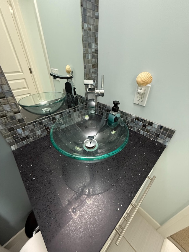 129 Ethel Dr, Roscommon, MI 48653 - detailed view of backsplash