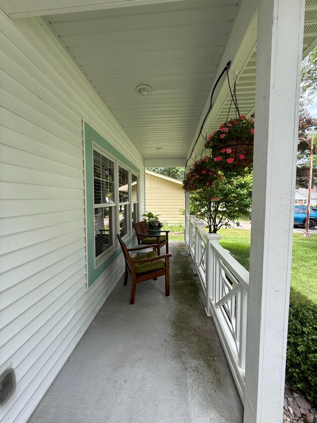 129 Ethel Dr, Roscommon, MI 48653 - view of porch