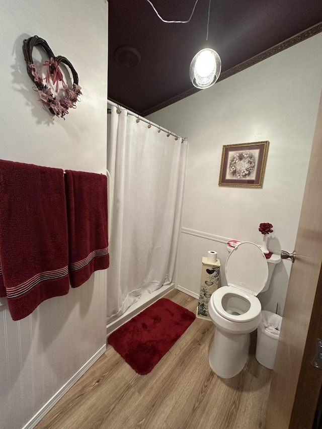 1632 Lakeview Dr, Alpena, MI 49707 - full bath with wood finished floors, a shower with shower curtain, and ornamental molding