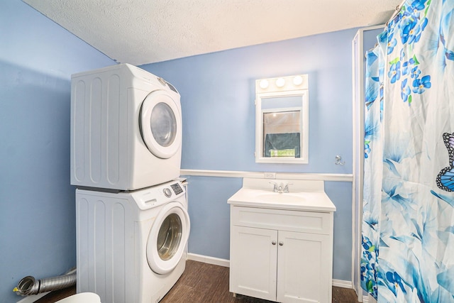 7539 E M-32, Johannesburg, MI 49751 - laundry room featuring estacked washer and dryer, dark wood-type flooring, and a textured ceiling
