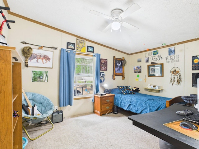 2651 Chipmunk Trl, Grayling, MI 49738 - bedroom featuring carpet floors, crown molding, a ceiling fan, lofted ceiling, and a textured ceiling