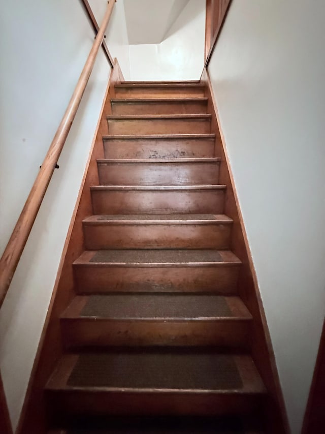 3628 Rau Rd, West Branch, MI 48661 - view of staircase