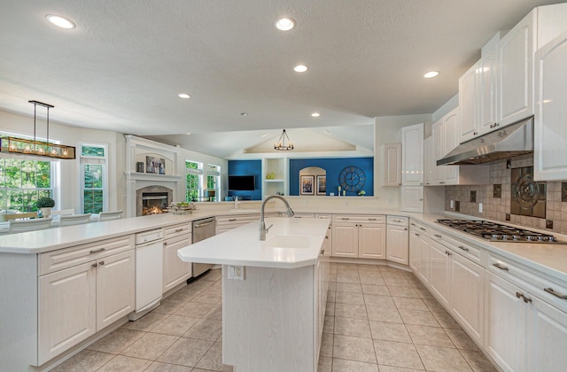 118 Frisco Dr, Houghton Lake, MI 48629 - kitchen featuring appliances with stainless steel finishes, under cabinet range hood, an island with sink, decorative backsplash, and recessed lighting