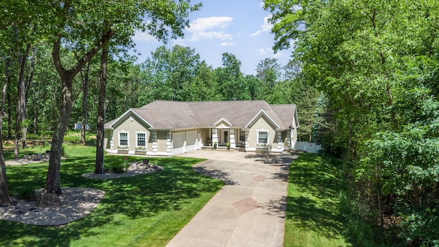 118 Frisco Dr, Houghton Lake, MI 48629 - single story home featuring driveway, an attached garage, and a front lawn