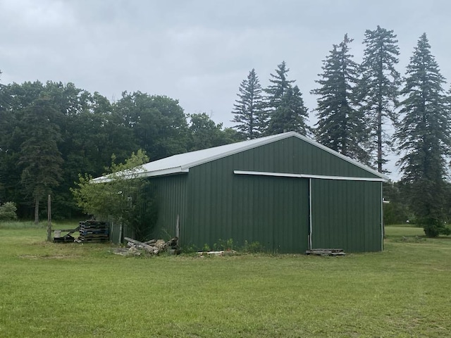 7717 Weiss Rd, Alpena, MI 49707 - view of pole building featuring a yard and a wooded view