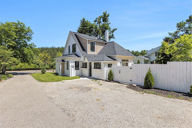 1124 E Mitchell St, Petoskey, MI 49770