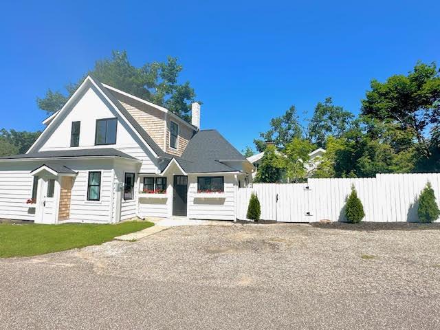 1124 E Mitchell St, Petoskey, MI 49770