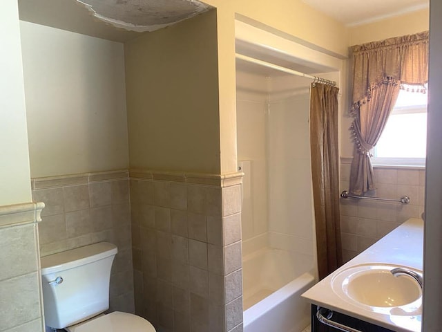 140 Oriole Dr, Alpena, MI 49707 - full bath with tile walls, vanity, a wainscoted wall, and shower / tub combo