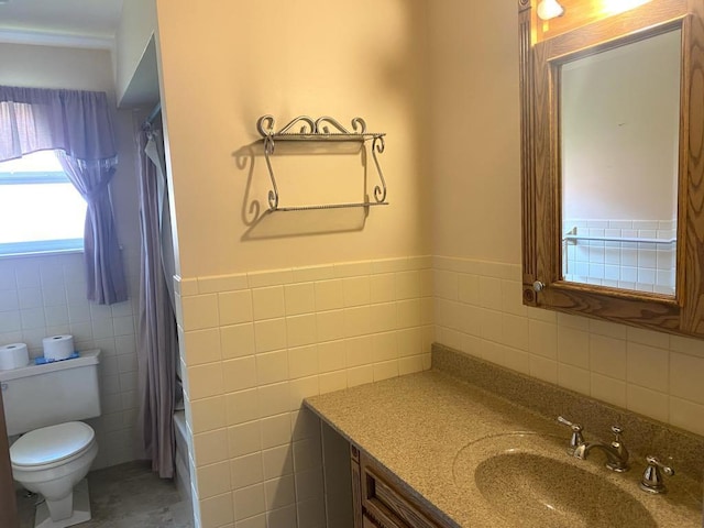 140 Oriole Dr, Alpena, MI 49707 - full bath with vanity, tile walls, shower / bath combo with shower curtain, and a wainscoted wall