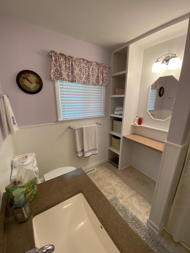 3350 Woodcrest Dr, Lewiston, MI 49756 - bathroom with wainscoting