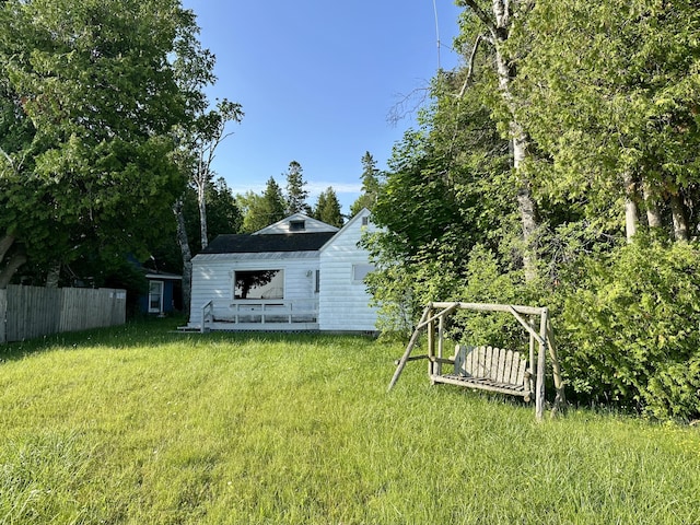 914 Lakeside Dr, Mackinaw City, MI 49701 - photo 1