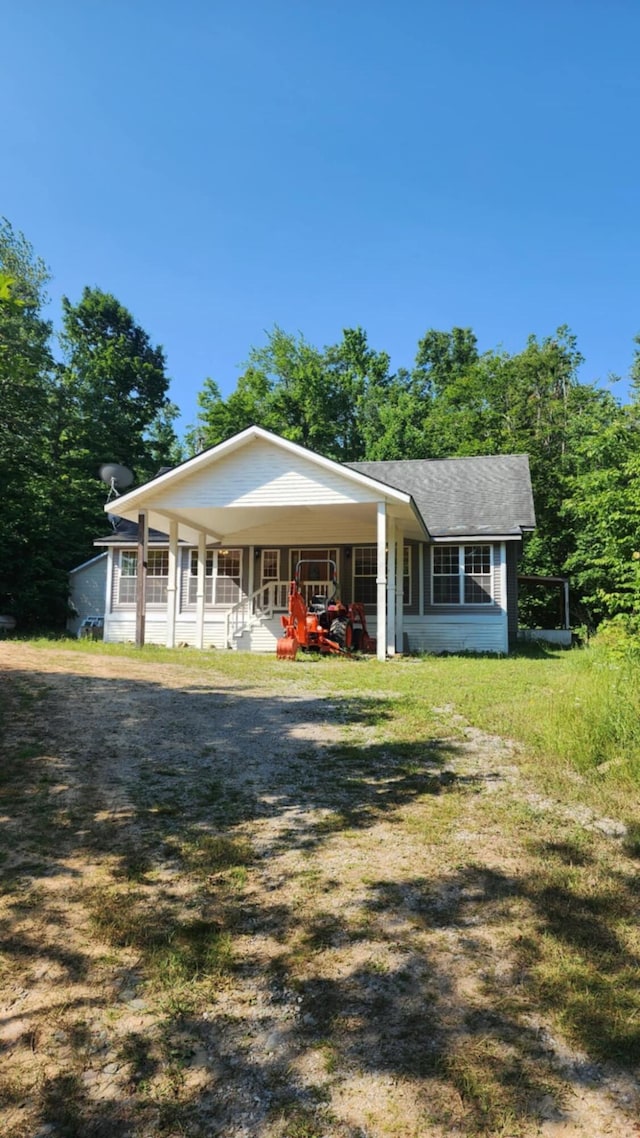 1025 Lake Side Trl, Barton City, MI 48705 - view of front facade featuring a porch and a front lawn