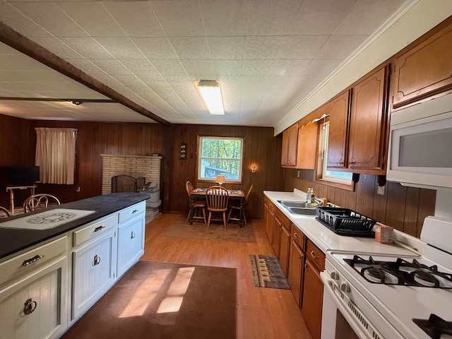 219 Russell Ave, Houghton Lake, MI 48629 - photo 7