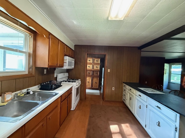 219 Russell Ave, Houghton Lake, MI 48629 - photo 8