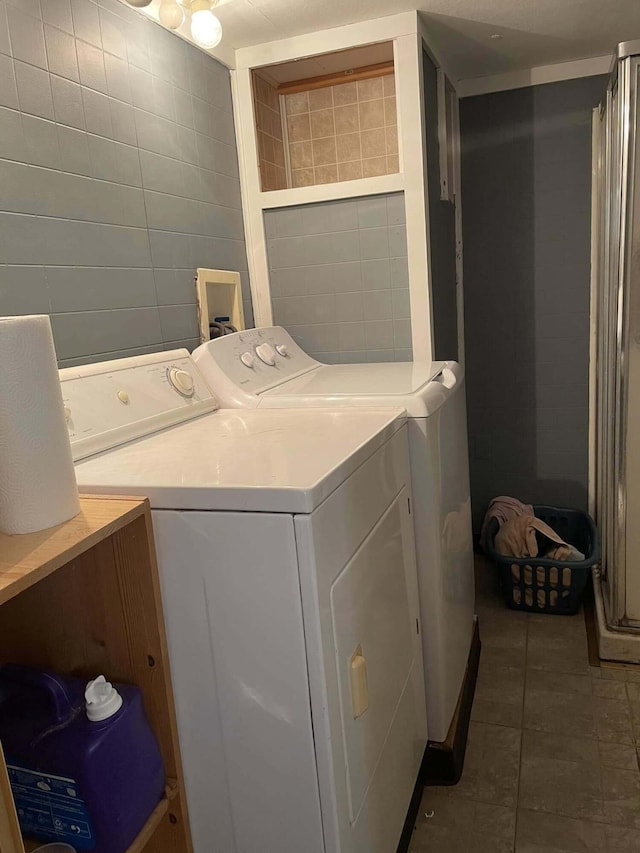 10279 N Sherman Rd, Frederic, MI 49733 - laundry room featuring washer and dryer and tile walls