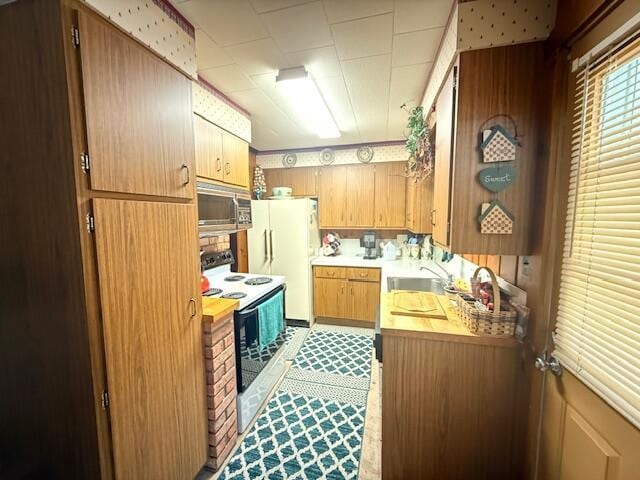 119 Ethel Dr, Roscommon, MI 48653 - kitchen featuring white appliances and light countertops