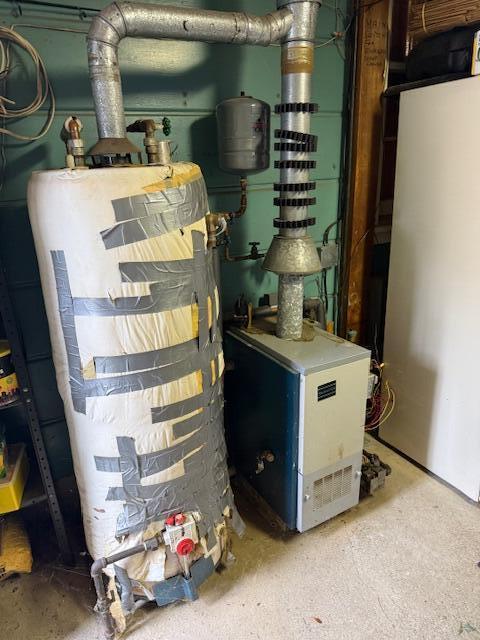 119 Ethel Dr, Roscommon, MI 48653 - utility room with water heater