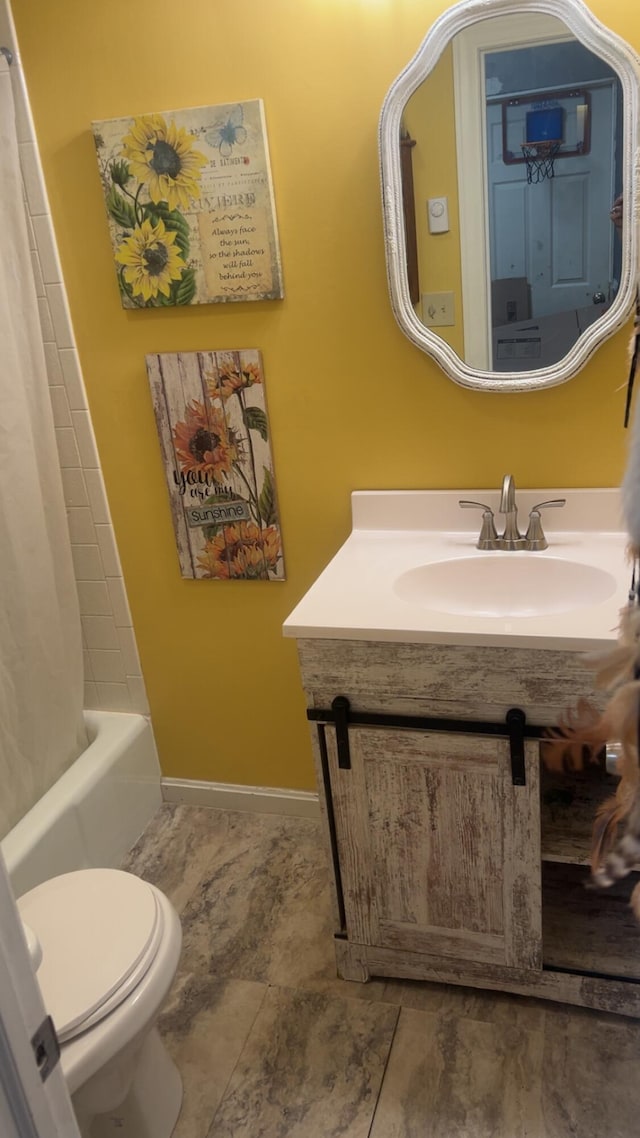 6119 W Nestel Rd, Houghton Lake, MI 48629 - bathroom with vanity and shower / tub combo with curtain