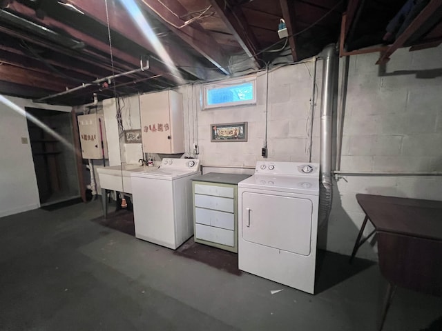 1003 Ada St, Owosso, MI 48867 - laundry area with washer and clothes dryer