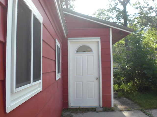 557 Davis St, Lake, MI 48632 - doorway to property