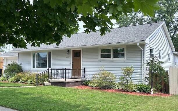 229 Helen St, Alpena, MI 49707 - photo 3