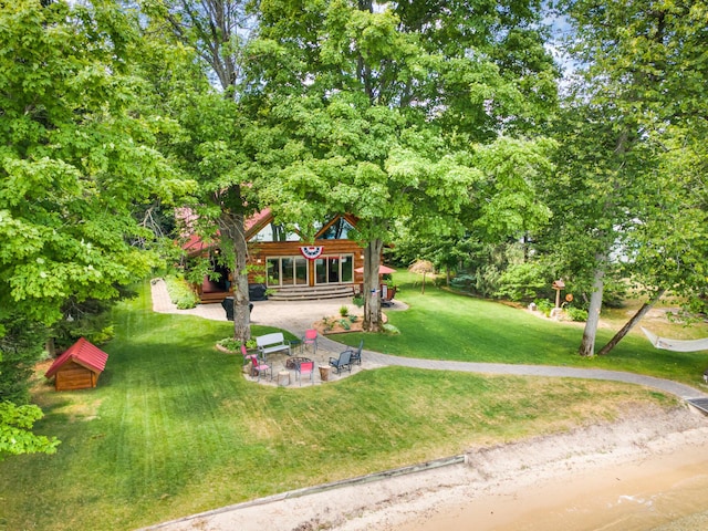 23 Treasure Is, Roscommon, MI 48653 - view of front facade featuring a front yard