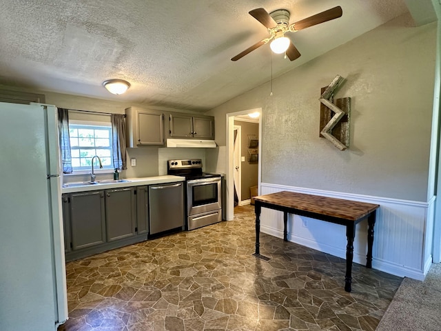 1030 Randolph St, Cheboygan, MI 49721 - photo 3