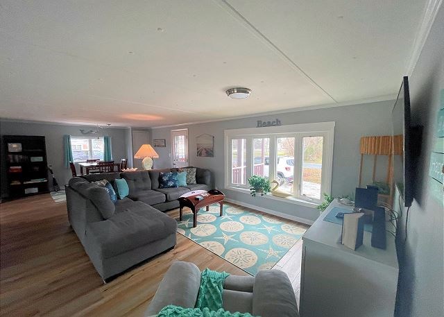 living room with crown molding and wood-type flooring