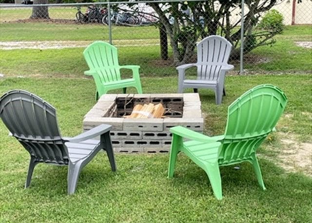 view of yard featuring a fire pit