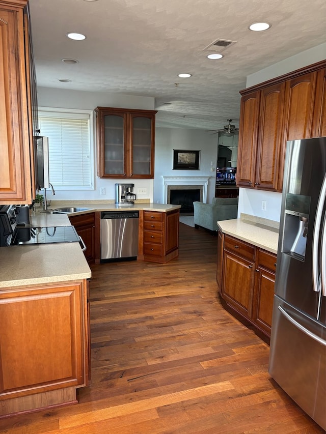 kitchen featuring dark wood-type flooring, ceiling fan, stainless steel appliances, and sink