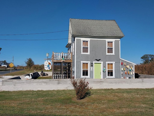 view of front of property with a front yard