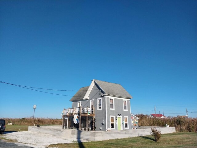 exterior space featuring a front lawn