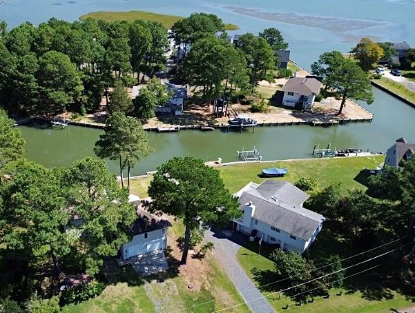 bird's eye view featuring a water view