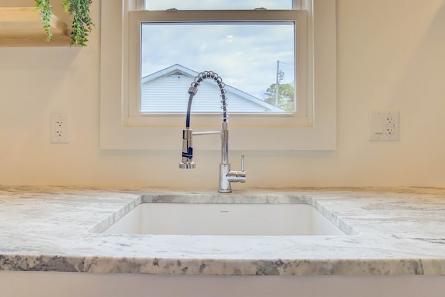 room details featuring a sink