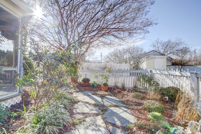 view of yard with a shed