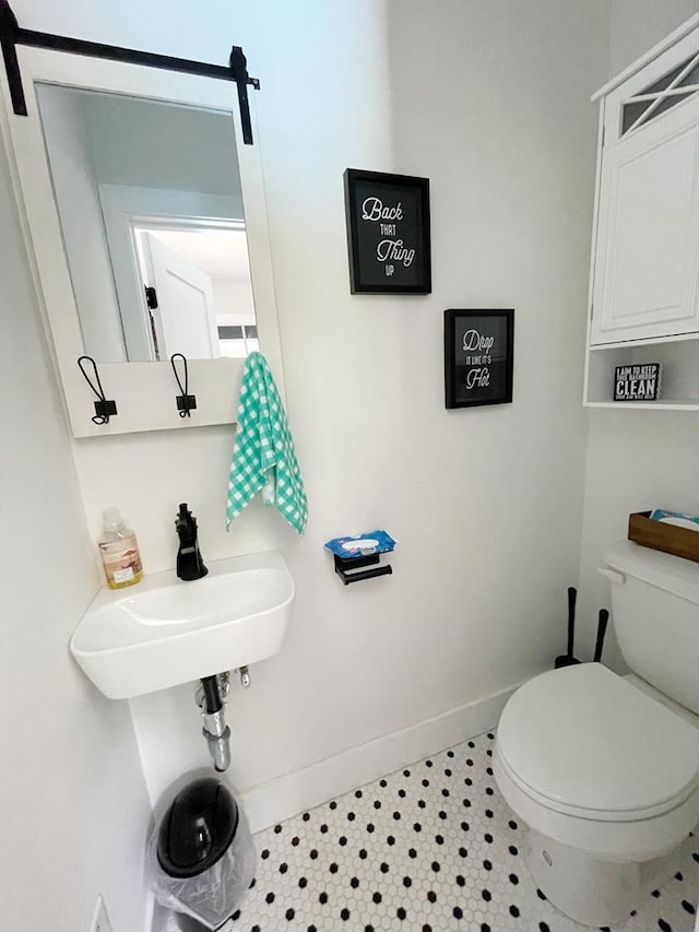 bathroom featuring toilet and baseboards