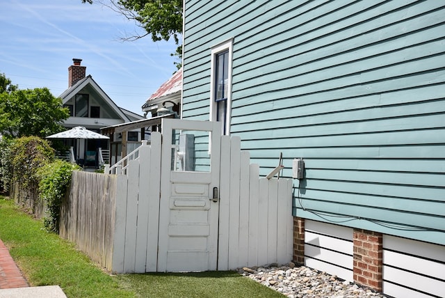 420 Randolph Ave, Cape Charles, VA 23310 - view of side of home