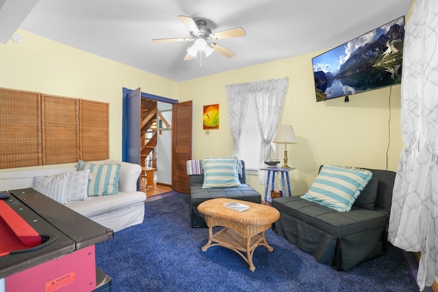 carpeted living room featuring ceiling fan