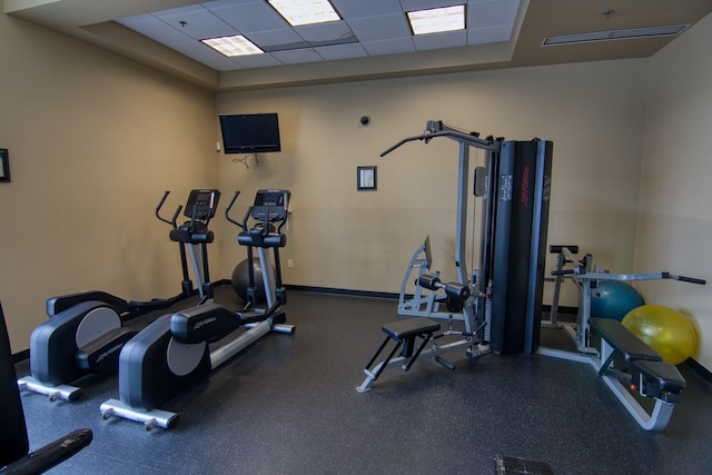 workout area featuring a drop ceiling