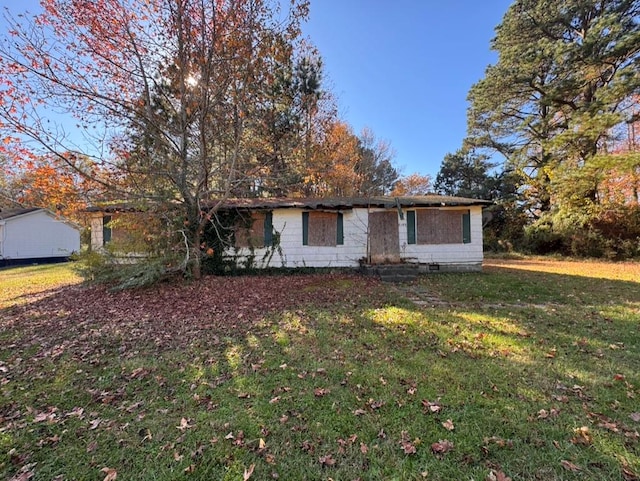 ranch-style house with a front yard