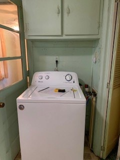 laundry area with cabinets and washer / dryer