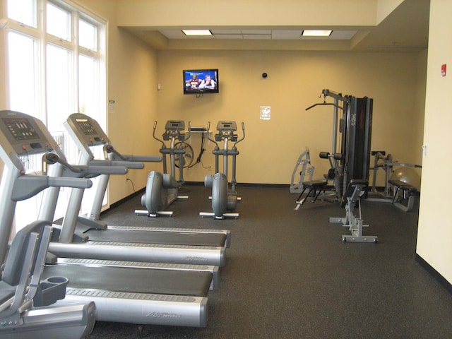 exercise room with baseboards