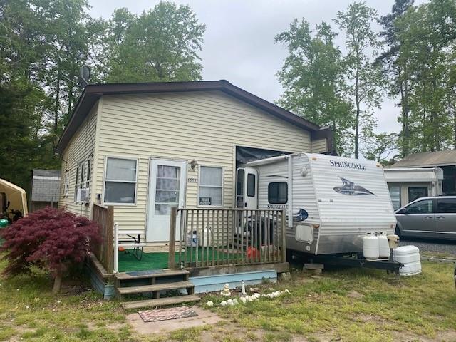 back of house featuring a yard