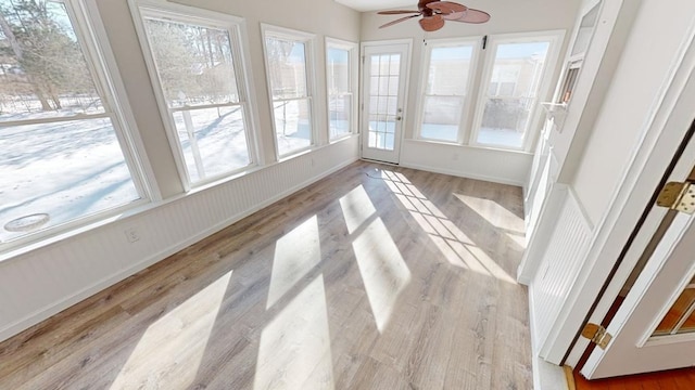 sunroom / solarium with ceiling fan