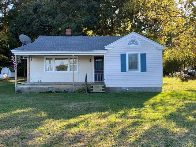 view of front of property with a front yard