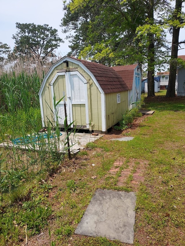 view of outdoor structure featuring a yard