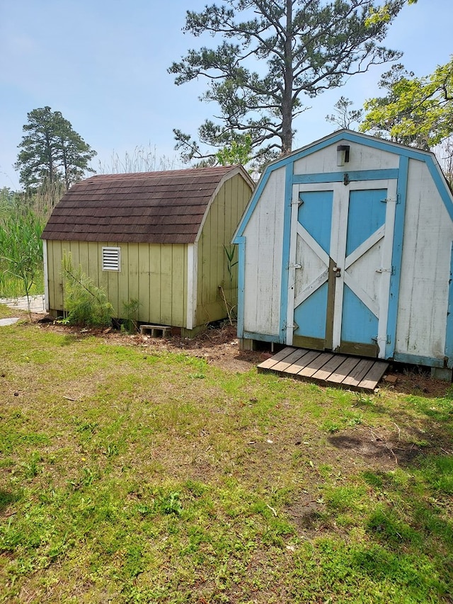 view of outbuilding featuring a lawn