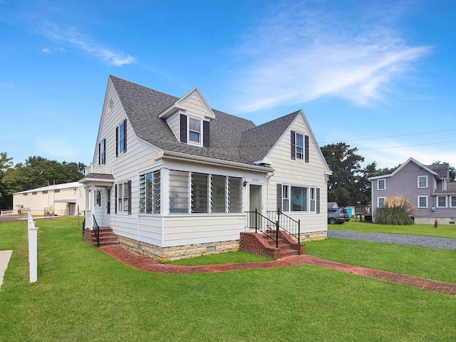 cape cod house featuring a front lawn