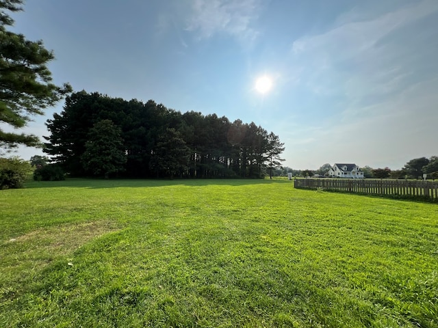 view of yard featuring a rural view